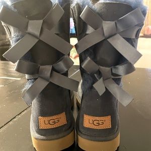UGG Navy Bailey Bow boots  NWOT